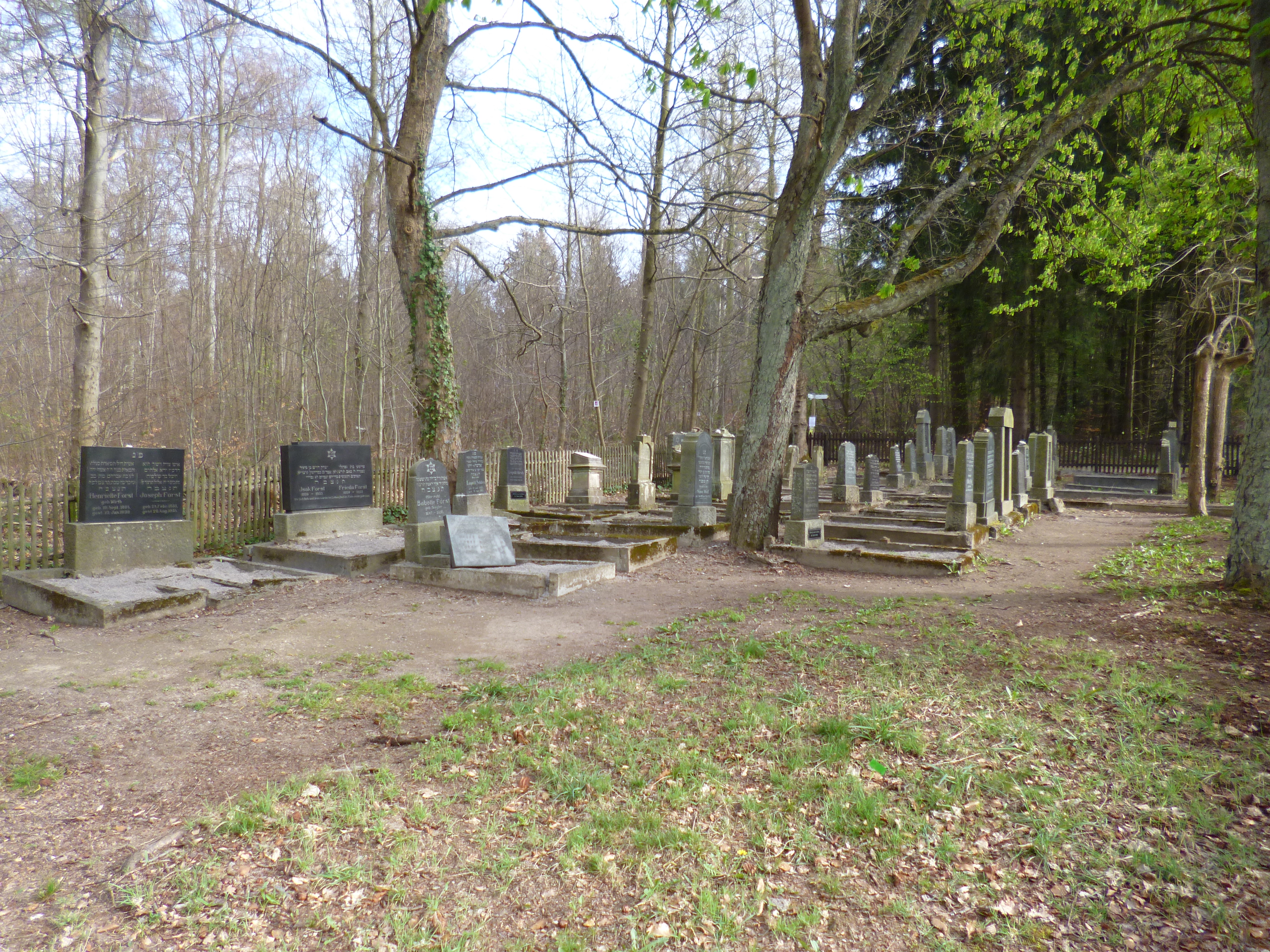 Jüdische Friedhofspflege - ein Firmgruppenprojekt aus Kastellaun