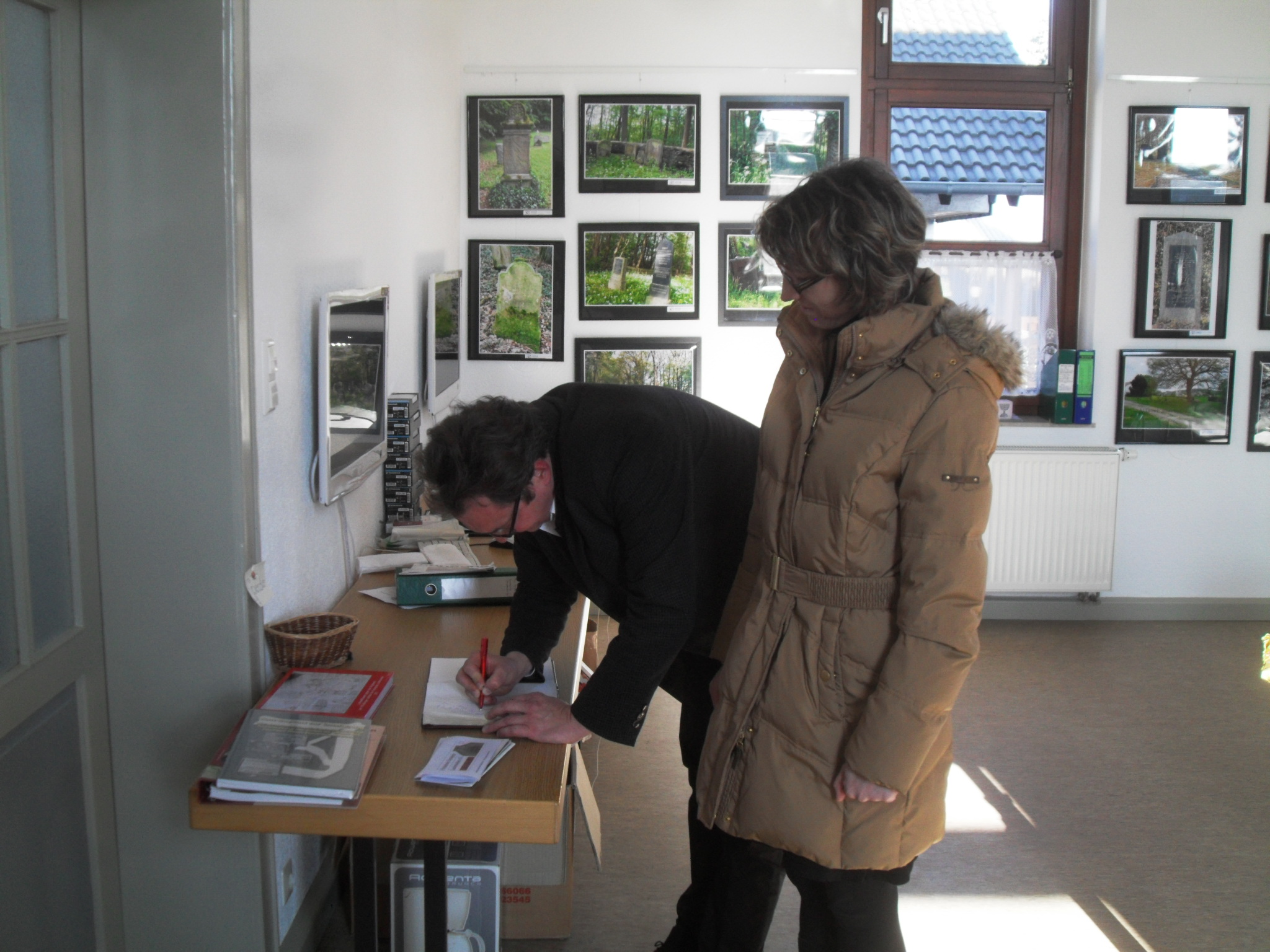 Dr. Miller (Geschäftsführerin) und Prof. Dr. Hülshoff (Künstlerischer Leiter der Villa Musica) am 31.1.2014 zu Besuch in der Synagoge