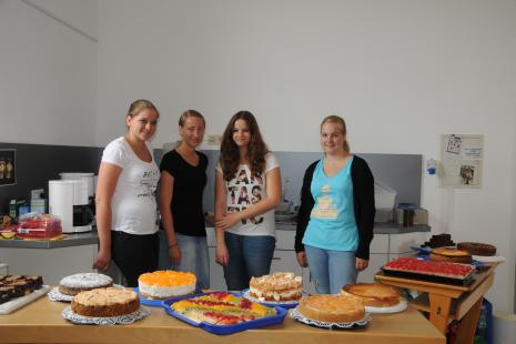 Kuchen: Schülerinnen der KGS Kirchberg