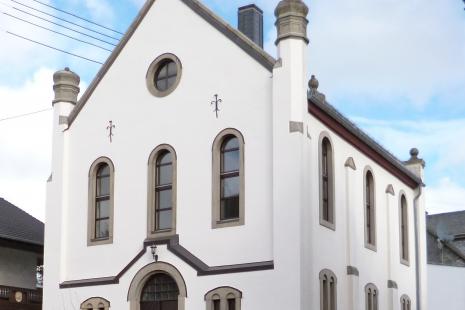 Die Synagoge nach der Renovierung der Frontfassade und der Fenster (2014)