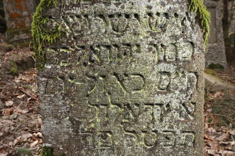 Hebräische Inschrift, jüdischer Friedhof in Boppard